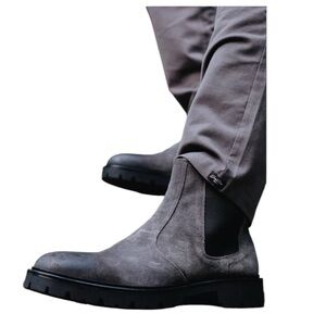 New in Box Goodman Brand Modern City Chelsea Boots Charcoal Suede Made in Italy